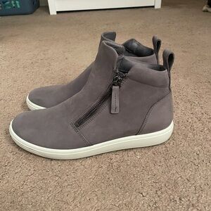Women’s Gray High-Top Sneakers